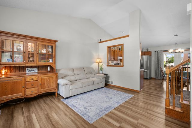 2418 W 60 Place, Davenport, IA 52806