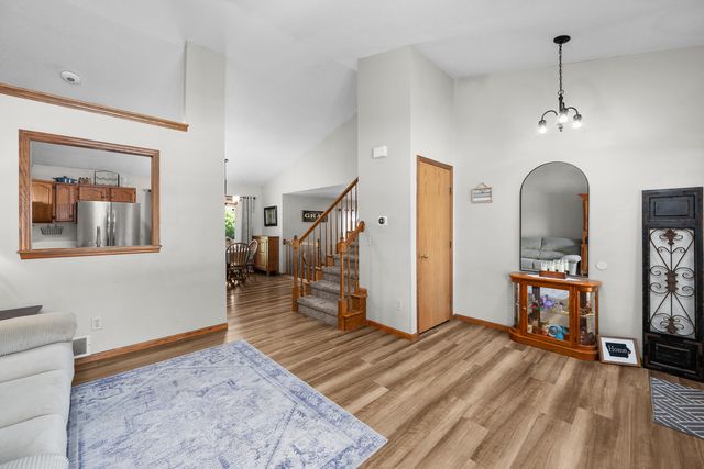 2418 W 60 Place, Davenport, IA 52806