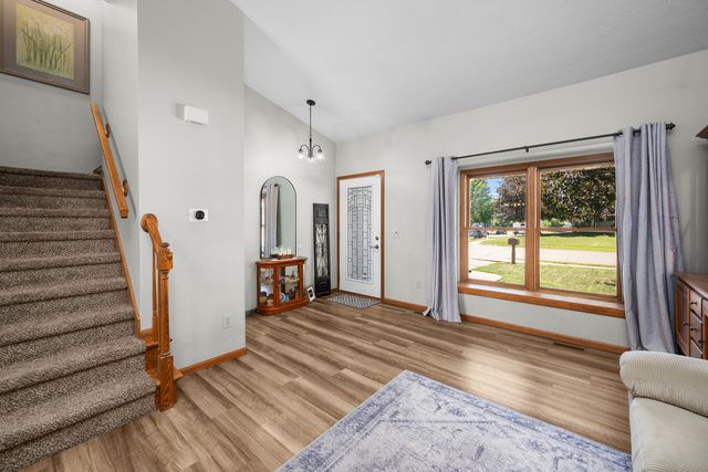 2418 W 60 Place, Davenport, IA 52806