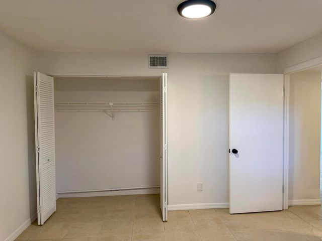 400 18th Street B4, Vero Beach, FL 32960