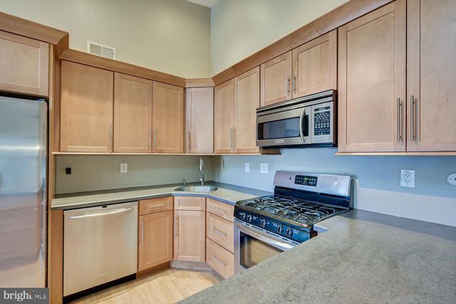 268 KEMPSEY DR, North Brunswick, NJ 08902