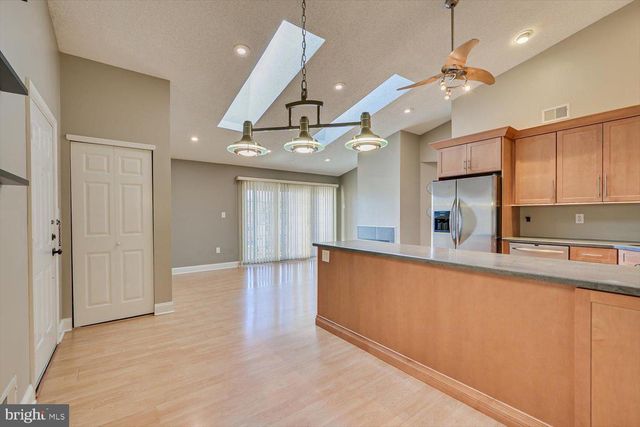 268 KEMPSEY DR, North Brunswick, NJ 08902
