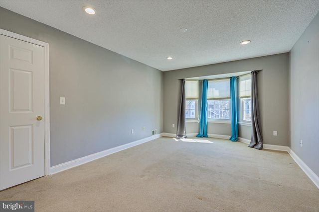 268 KEMPSEY DR, North Brunswick, NJ 08902