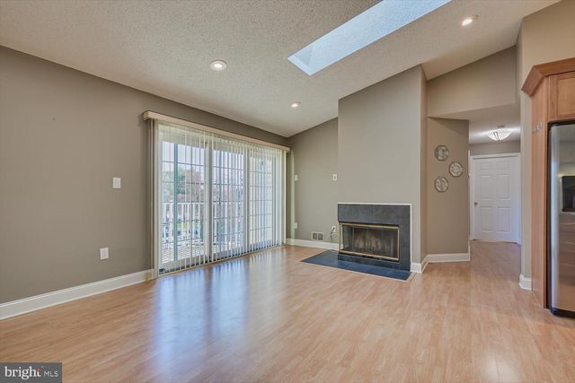 268 KEMPSEY DR, North Brunswick, NJ 08902