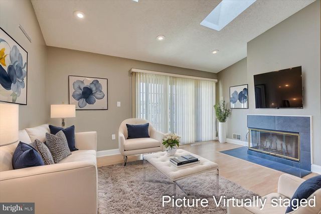 268 KEMPSEY DR, North Brunswick, NJ 08902