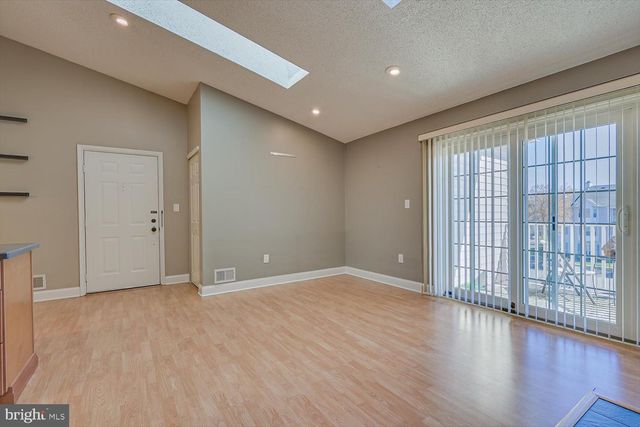 268 KEMPSEY DR, North Brunswick, NJ 08902