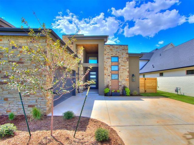 10605 Lakeside Drive, The Village, OK 73120