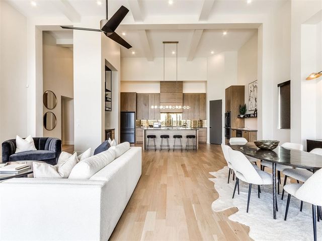 10605 Lakeside Drive, The Village, OK 73120