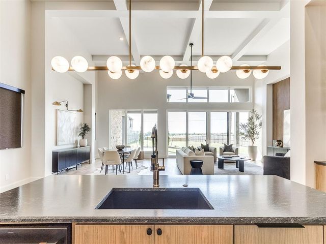 10605 Lakeside Drive, The Village, OK 73120