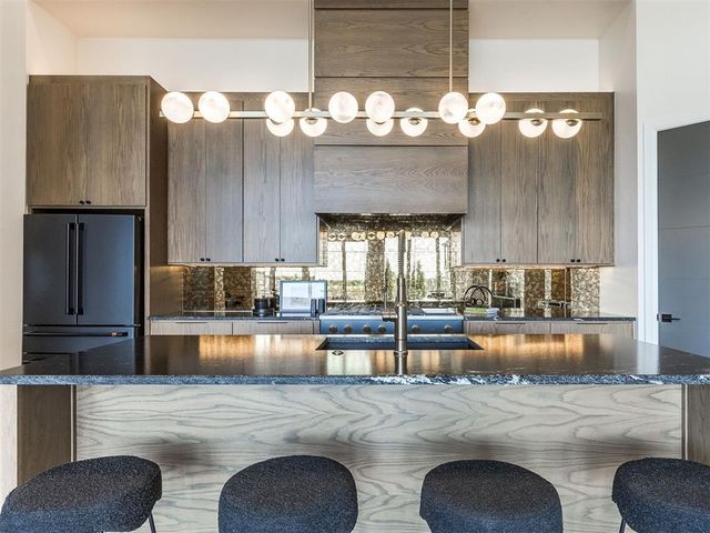 10605 Lakeside Drive, The Village, OK 73120