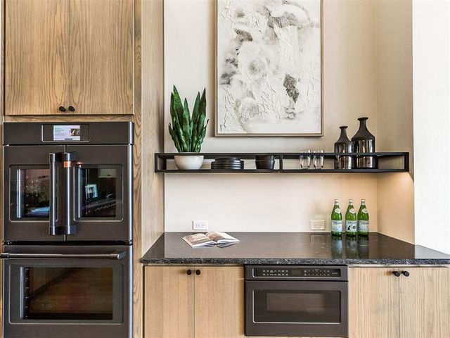 10605 Lakeside Drive, The Village, OK 73120