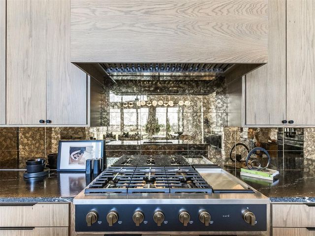 10605 Lakeside Drive, The Village, OK 73120