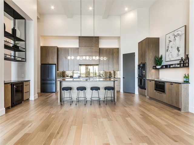 10605 Lakeside Drive, The Village, OK 73120