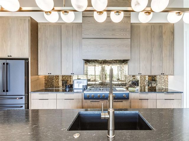 10605 Lakeside Drive, The Village, OK 73120