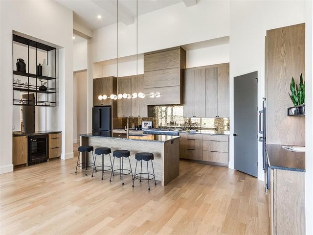 10605 Lakeside Drive, The Village, OK 73120