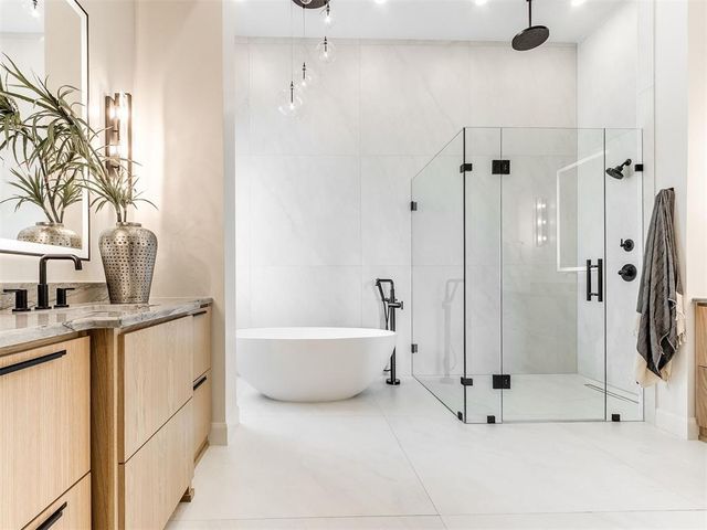 10605 Lakeside Drive, The Village, OK 73120