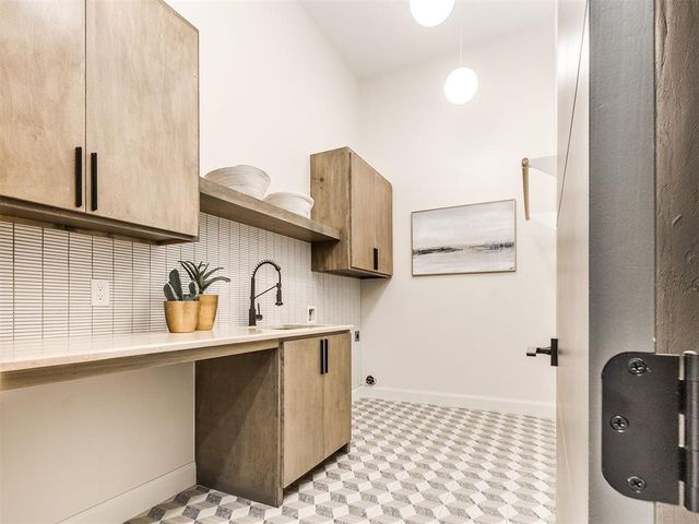 10605 Lakeside Drive, The Village, OK 73120