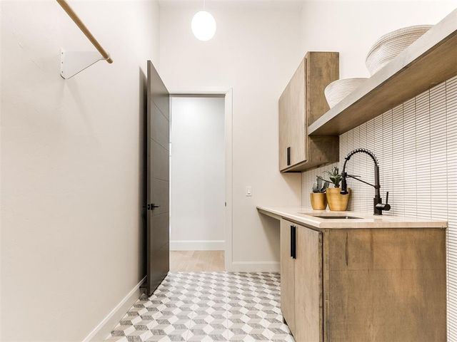 10605 Lakeside Drive, The Village, OK 73120