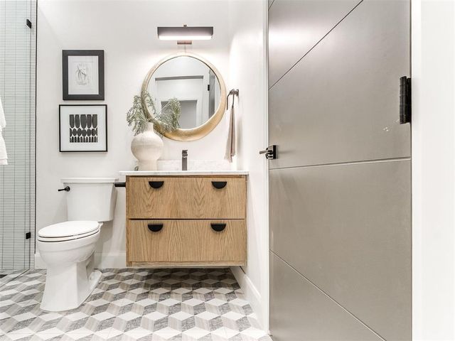 10605 Lakeside Drive, The Village, OK 73120