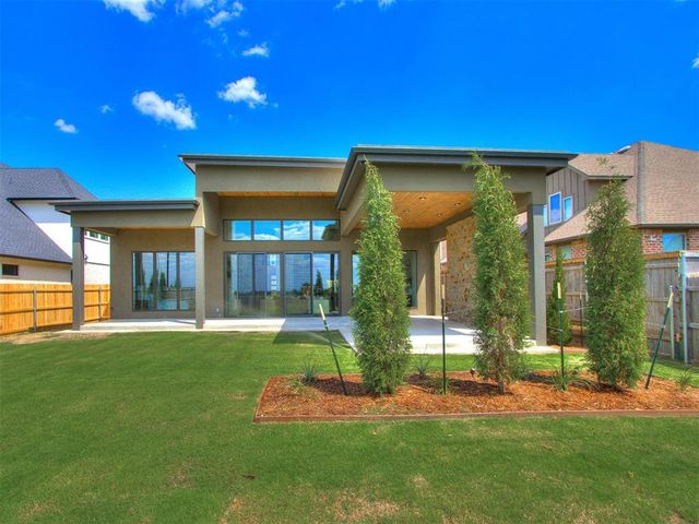 10605 Lakeside Drive, The Village, OK 73120