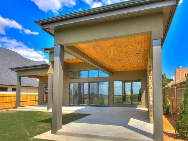 10605 Lakeside Drive, The Village, OK 73120