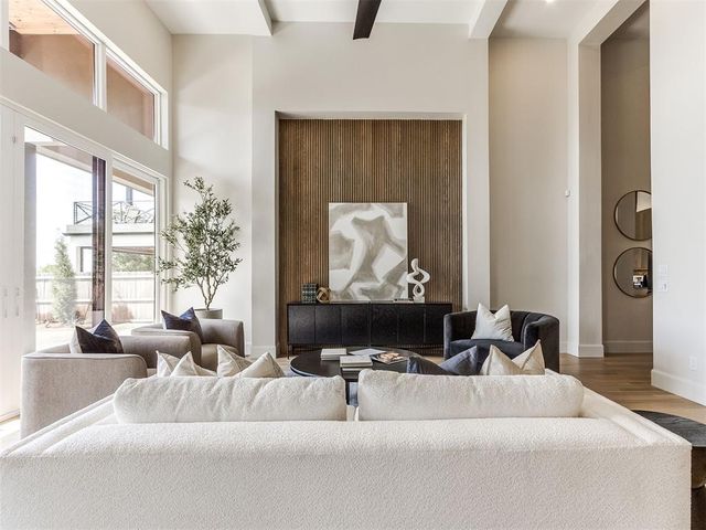 10605 Lakeside Drive, The Village, OK 73120