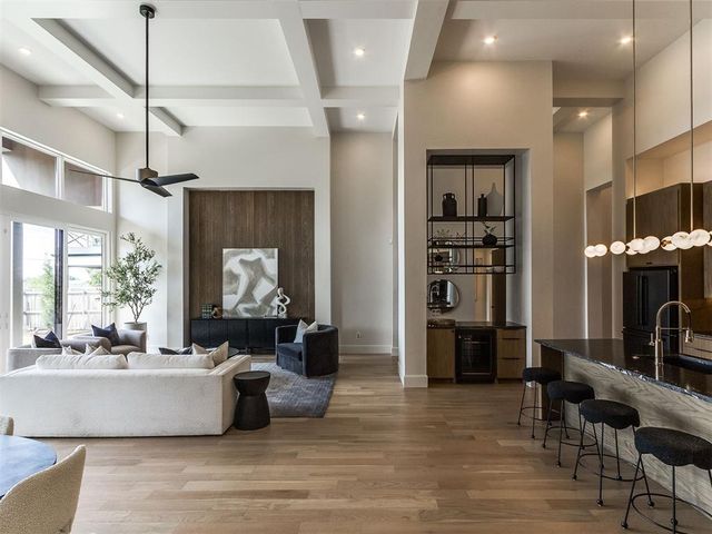 10605 Lakeside Drive, The Village, OK 73120