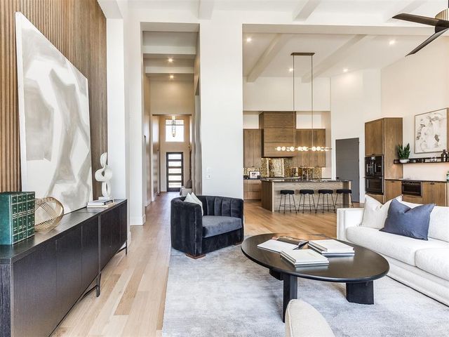 10605 Lakeside Drive, The Village, OK 73120