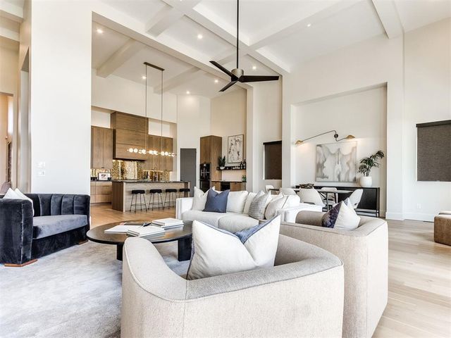 10605 Lakeside Drive, The Village, OK 73120