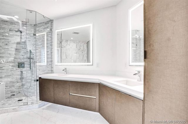 851 NE 1st Ave 3903, Miami, FL 33132