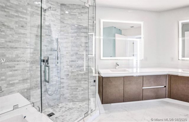 851 NE 1st Ave 3903, Miami, FL 33132