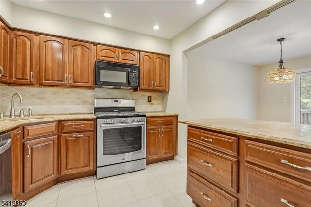 83 Patriots Rd, Parsippany-troy Hills Twp., NJ 07950