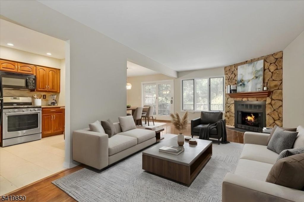 83 Patriots Rd, Parsippany-troy Hills Twp., NJ 07950