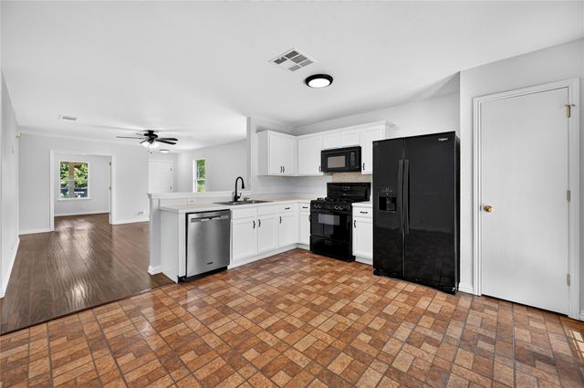 612 Losoya CT, Hutto, TX 78634