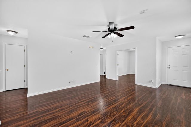 612 Losoya CT, Hutto, TX 78634