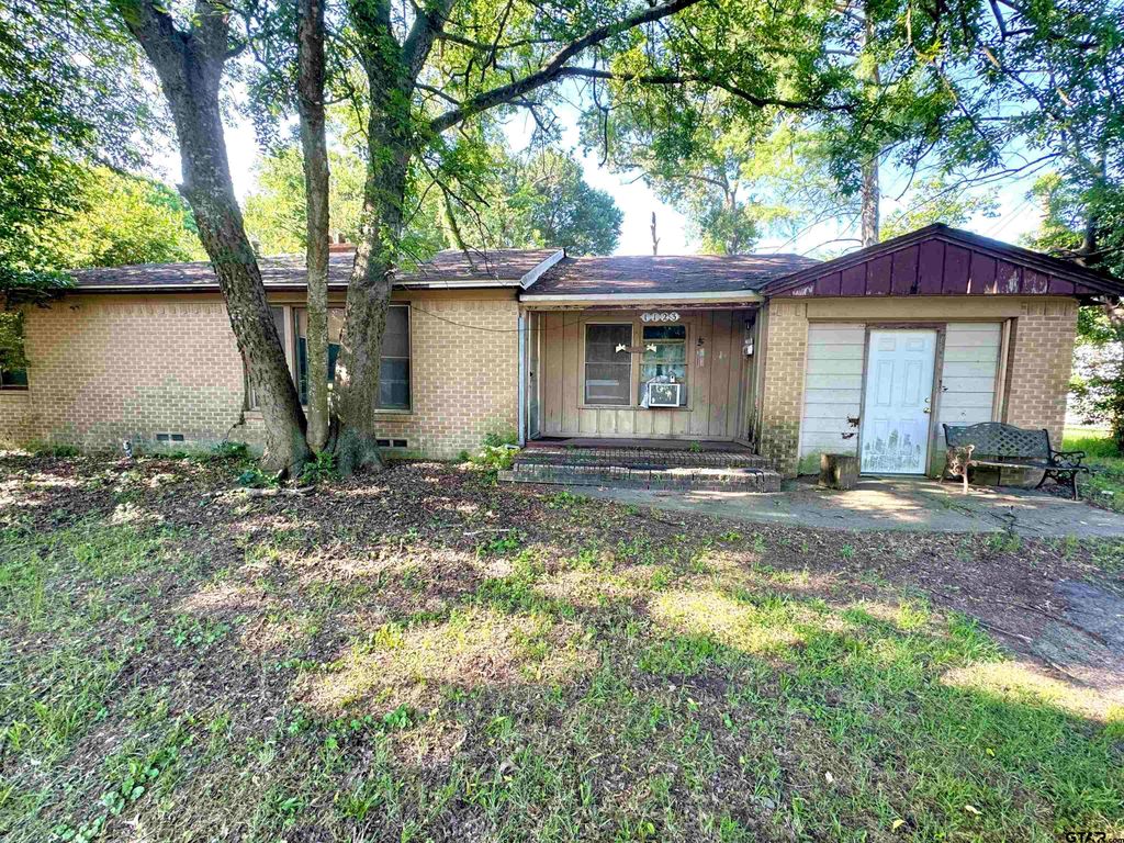 1123 W 13th, Mt Pleasant, TX 75455