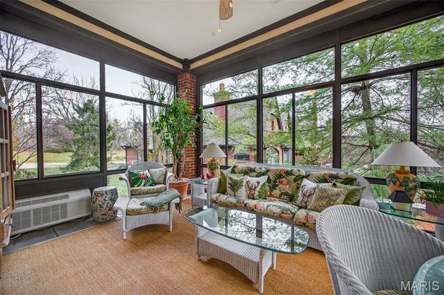 6 Upper Conway Lane, Chesterfield, MO 63017