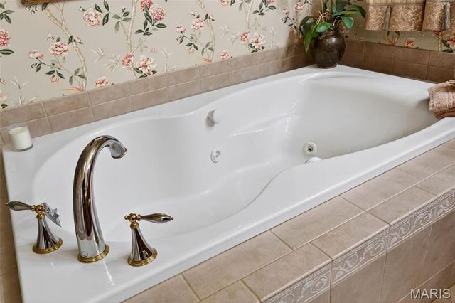 6 Upper Conway Lane, Chesterfield, MO 63017