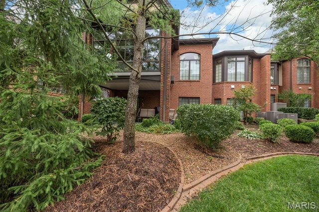 6 Upper Conway Lane, Chesterfield, MO 63017