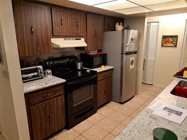 5672 AVE H, Mc Intosh, FL 32664