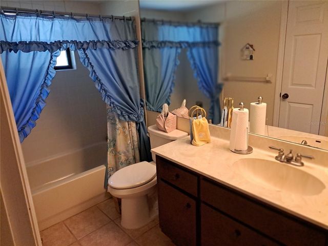 5672 AVE H, Mc Intosh, FL 32664