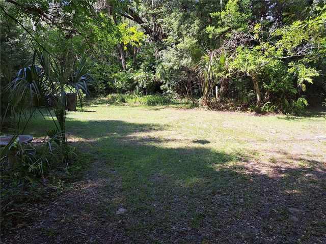 5672 AVE H, Mc Intosh, FL 32664