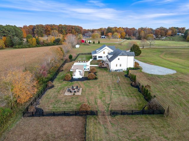 7314 Dug Hill Rd, Bon Aqua, TN 37025