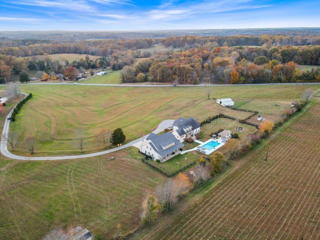 7314 Dug Hill Rd, Bon Aqua, TN 37025