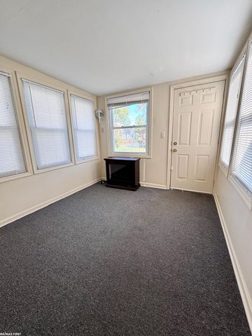 21527 Bon Heur Street, Saint Clair Shores, MI 48081