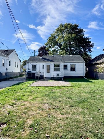 21527 Bon Heur Street, Saint Clair Shores, MI 48081