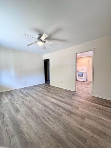 21527 Bon Heur Street, Saint Clair Shores, MI 48081