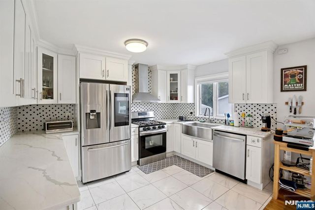 82 Eaton Place, Bloomfield, NJ 07003