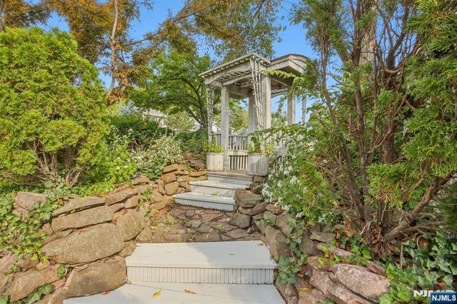 82 Eaton Place, Bloomfield, NJ 07003