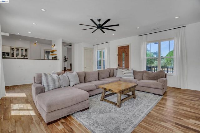 16800 Marsh Creek Rd, Clayton, CA 94517